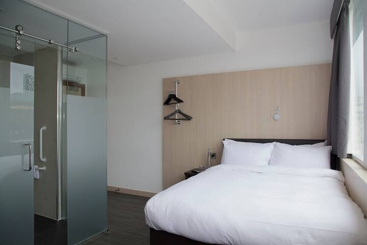 Room 8 of 37