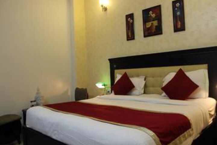 Room 12 of 28