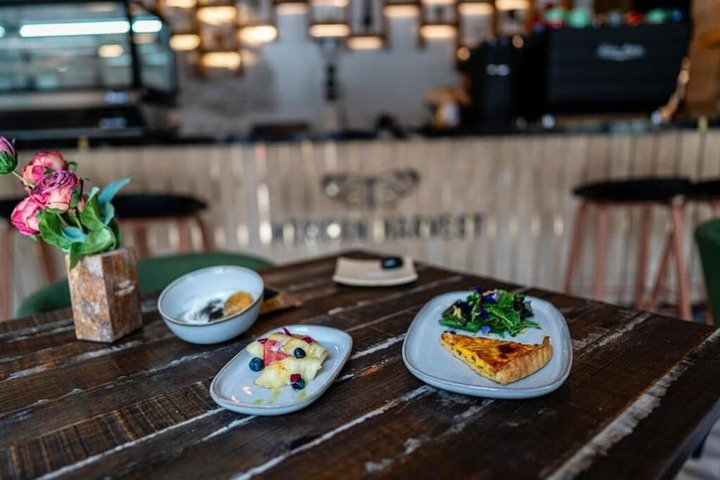 Dining 108 of 133