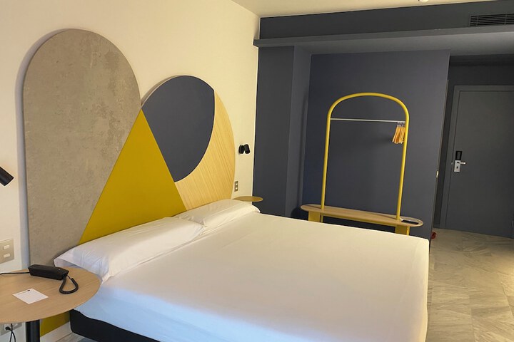 Room 54 of 265