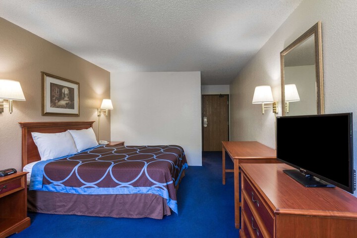 1 King Bed (7 of 10)