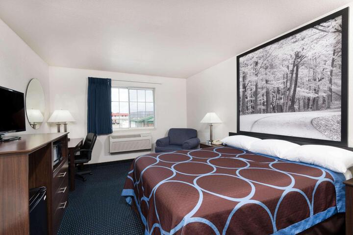 1 Queen Bed (1 of 7)