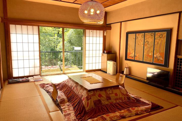 Room 25 of 48