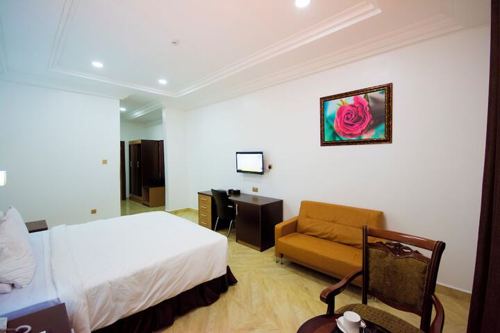 Room 16 of 38