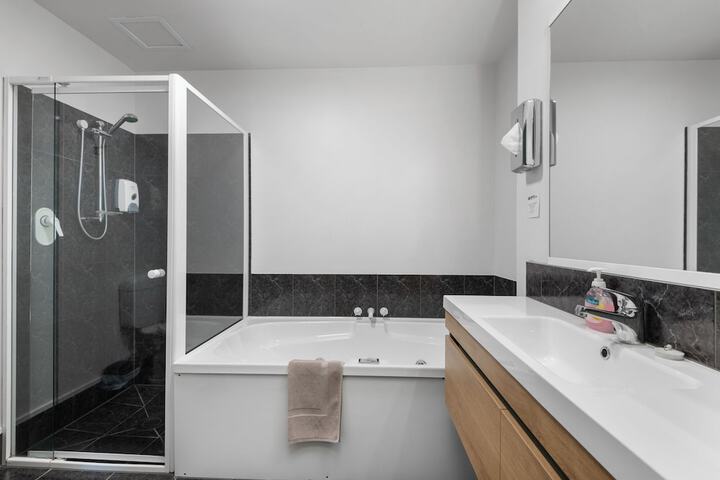 Room 33 of 48