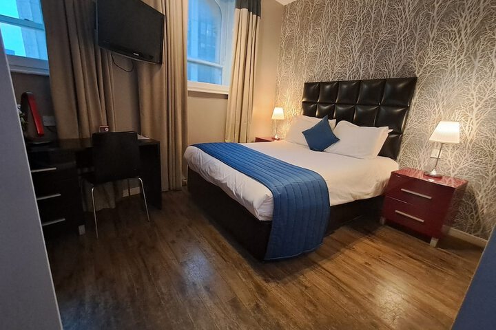 Room 34 of 182