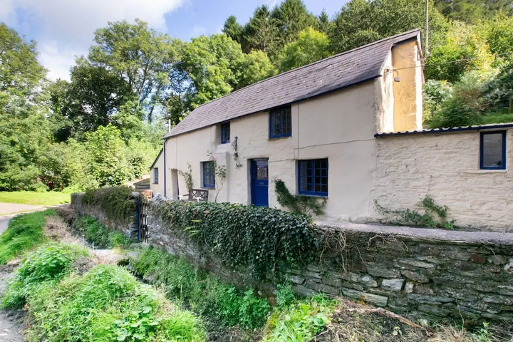 Beautiful Holiday Home in Milltown With Garden