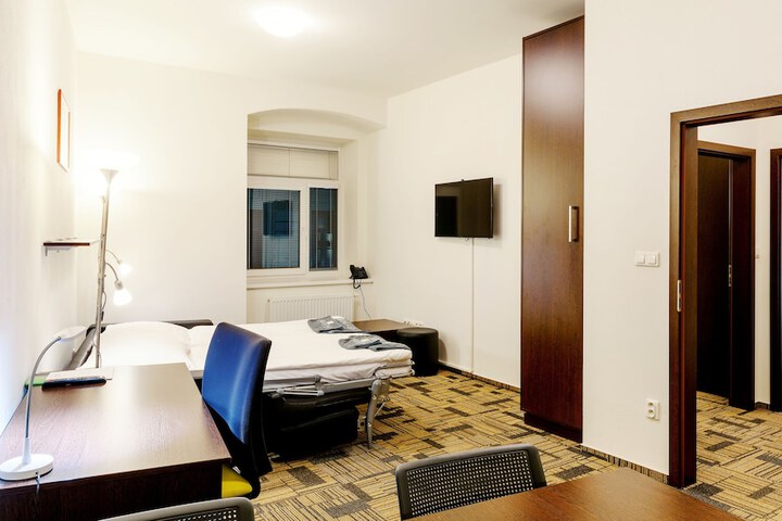 Room 4 of 71