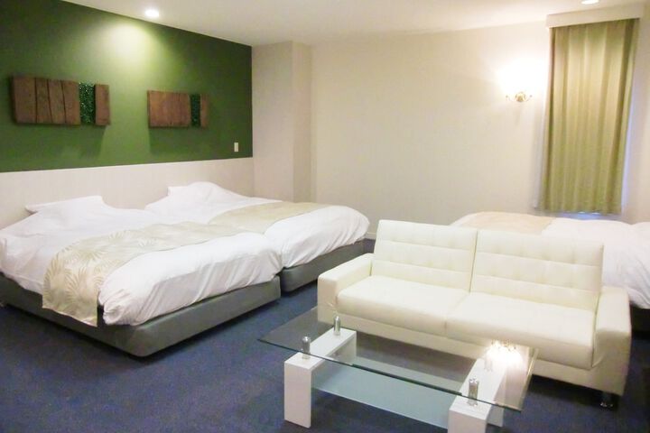 Room 8 of 27