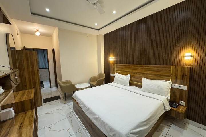 Room 2 of 26