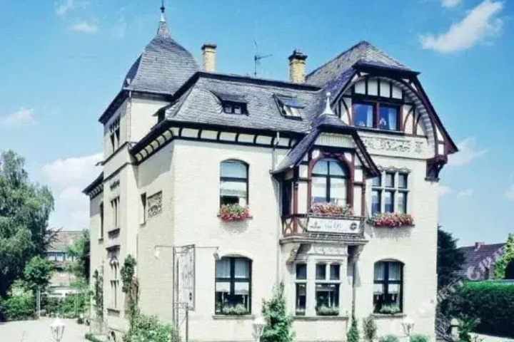 ALTE VILLA LING