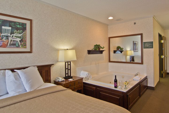 Executive Suite King Bed (1 of 11)
