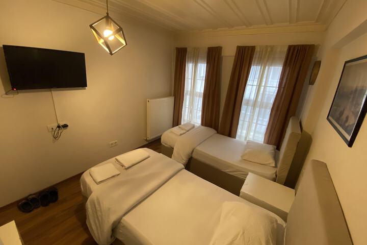 Room 16 of 21