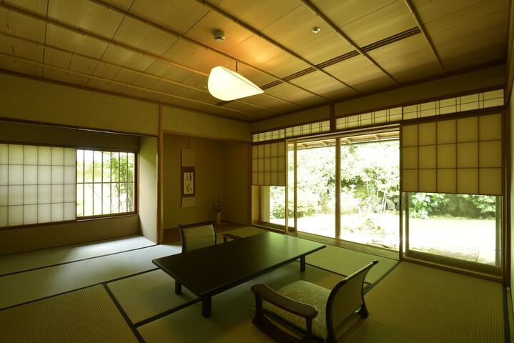 Room 20 of 147