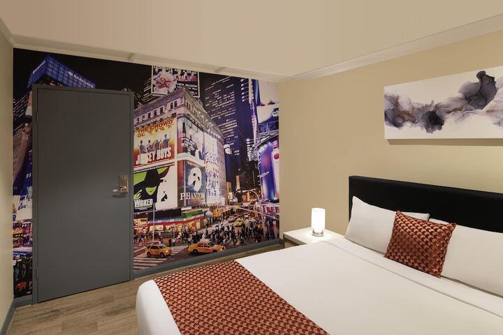 Room 15 of 38