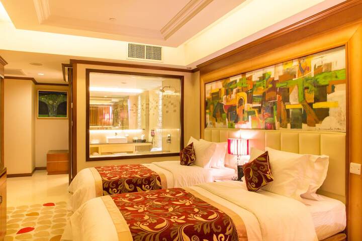 Room 28 of 64