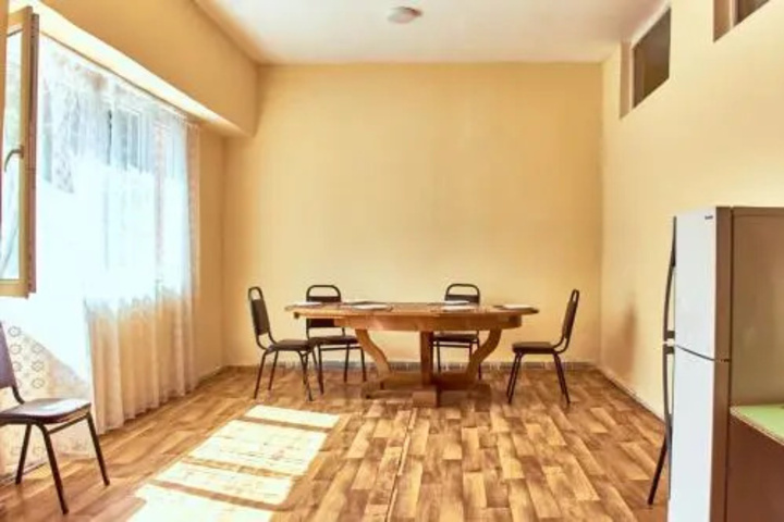 Room 4 of 11