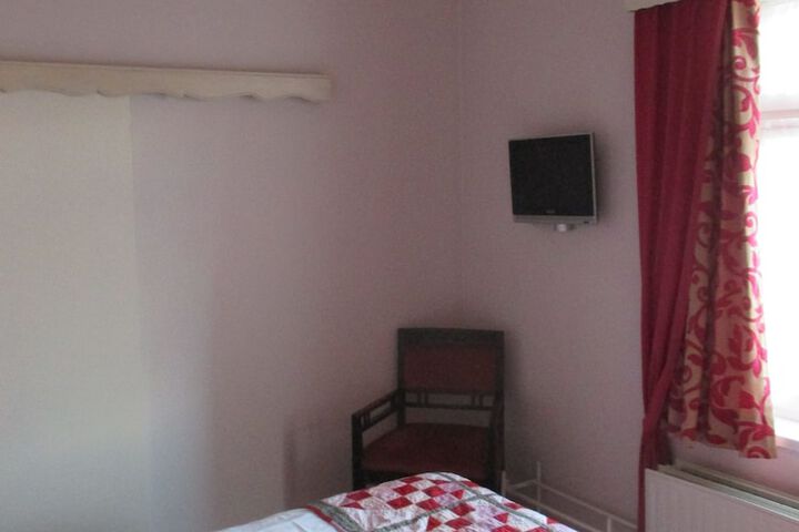 Room 4 of 14