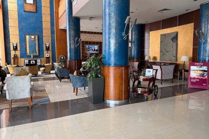 Entrance & Lobby