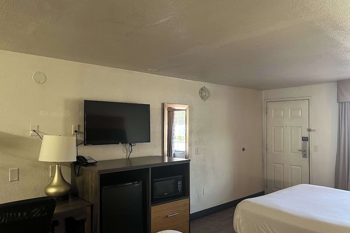Room 19 of 28