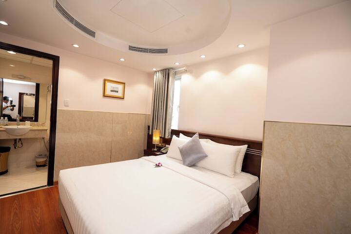 Room 10 of 80