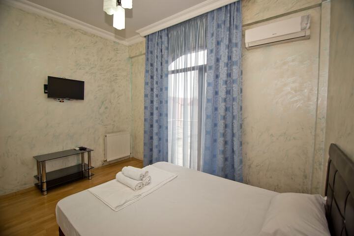 Room 5 of 93