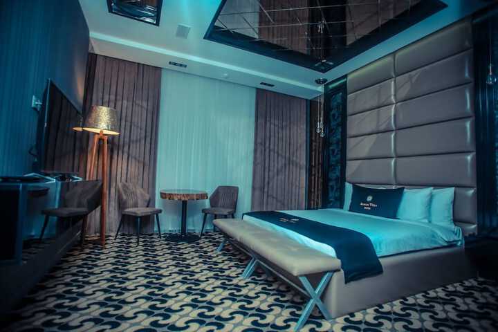 Room 4 of 38