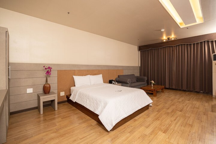 Room 9 of 23