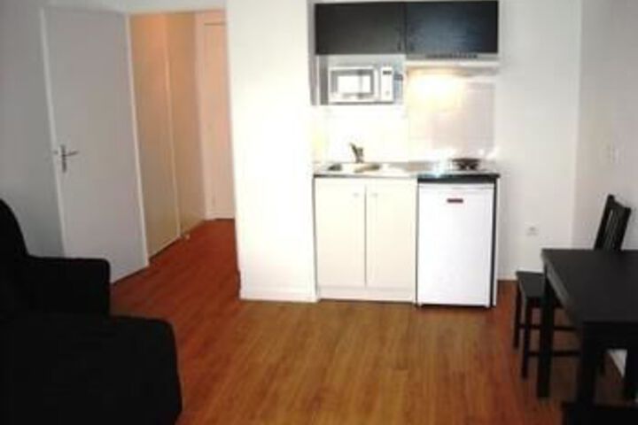 Room 9 of 13