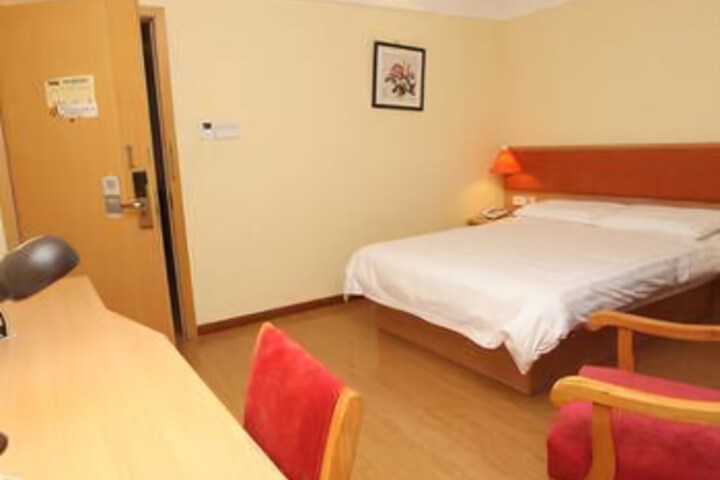 Room 2 of 7