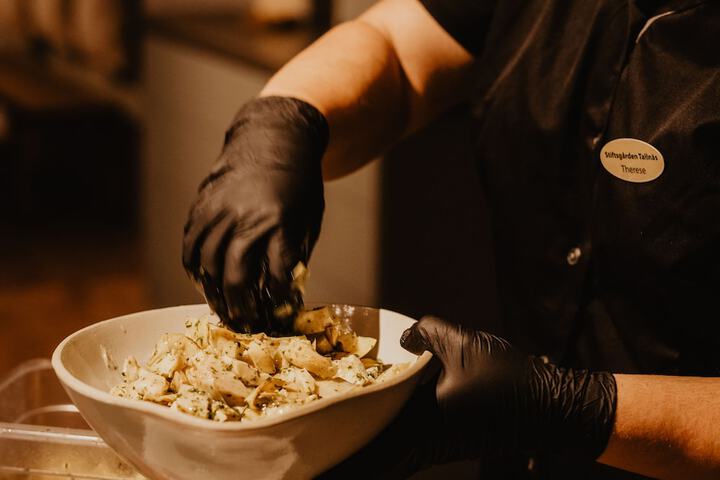 Dining 19 of 41