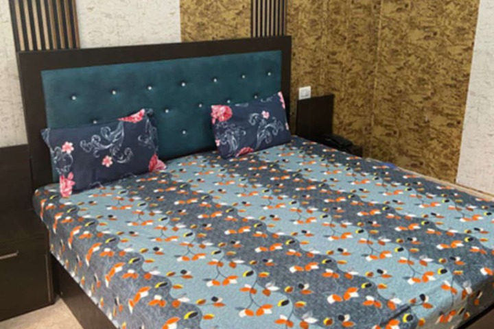 Room 4 of 38