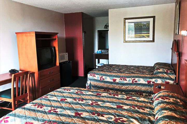 Quadruple 2 Double Beds (2 of 13)
