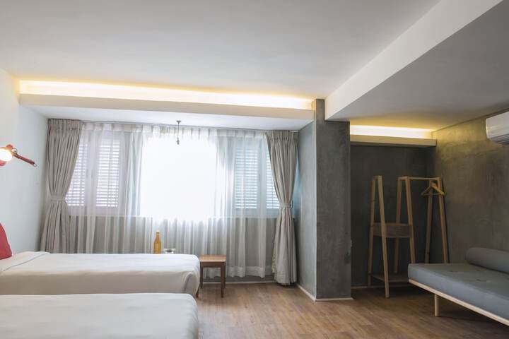 Room 27 of 82