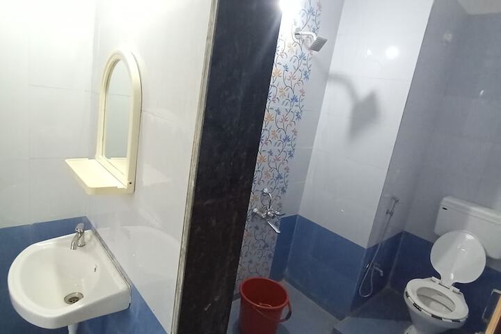 Room 9 of 15