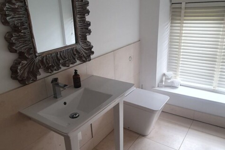 Room 6 of 32