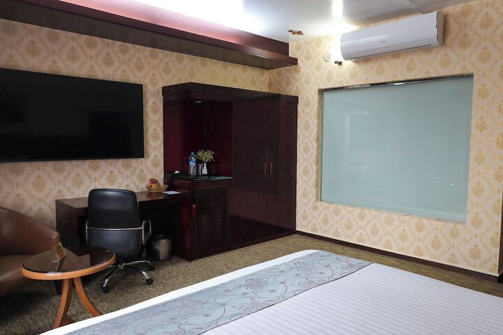 Room 25 of 62