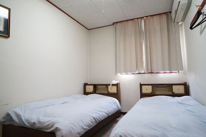 Room 6 of 22