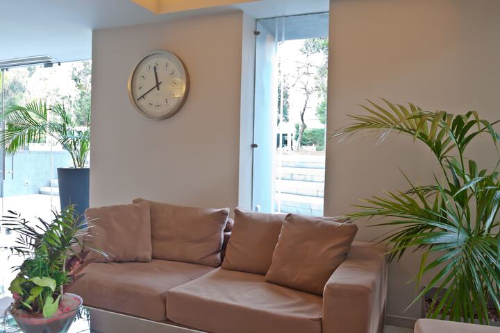 Guest Lobby