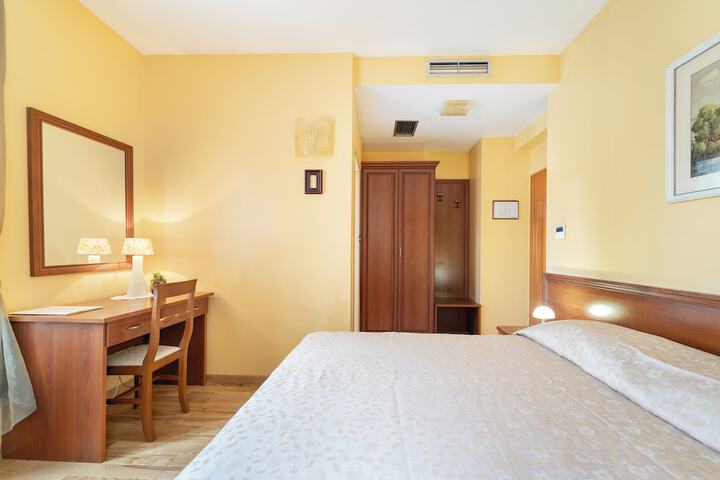 Room 10 of 49