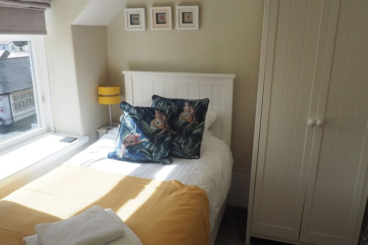 Room 10 of 30