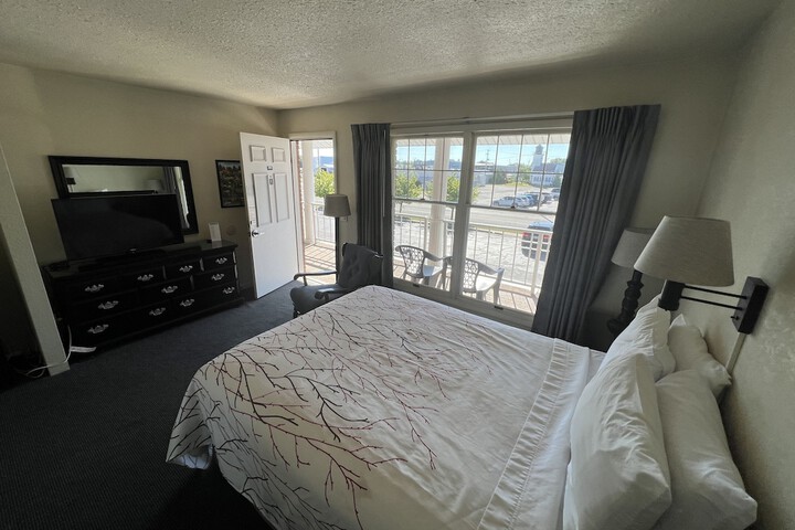 Room 6 of 22