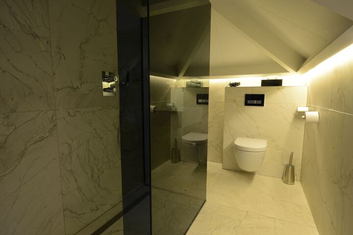 Room 106 of 214