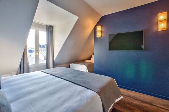 Room 32 of 51