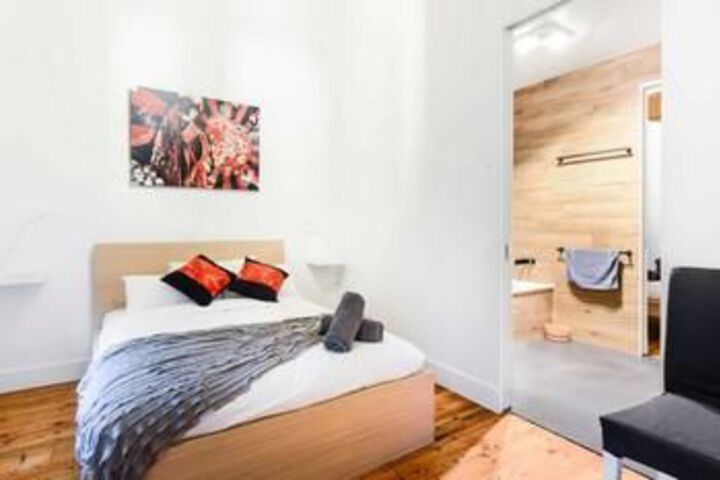 Room 4 of 18