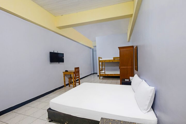 Room 11 of 30
