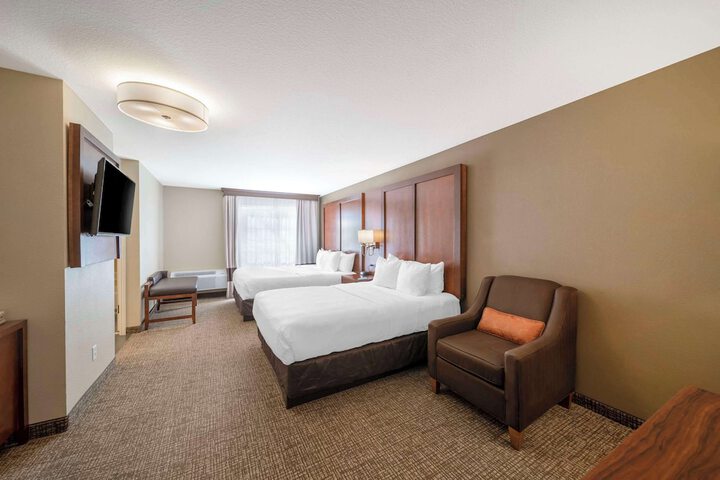 1 King Bed (16 of 34)