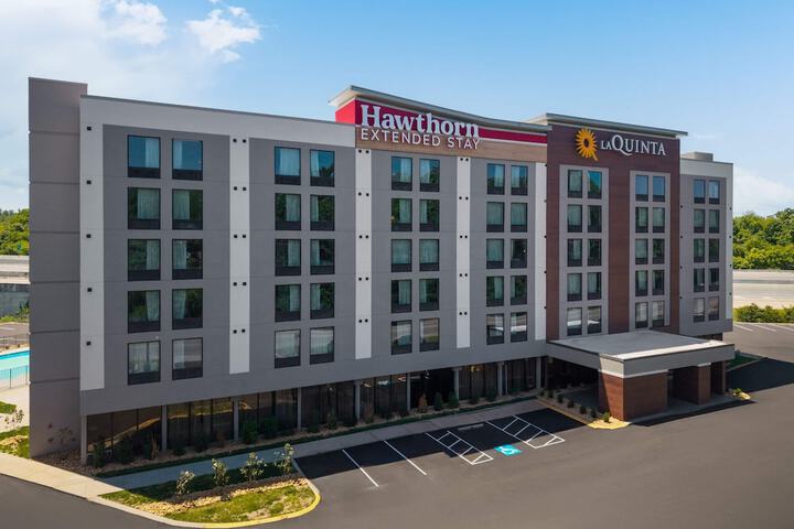 Exterior of Hawthorn Extended Stay by Wyndham Nashville Airport / Opryland