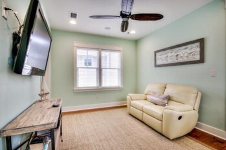 Room 11 of 27