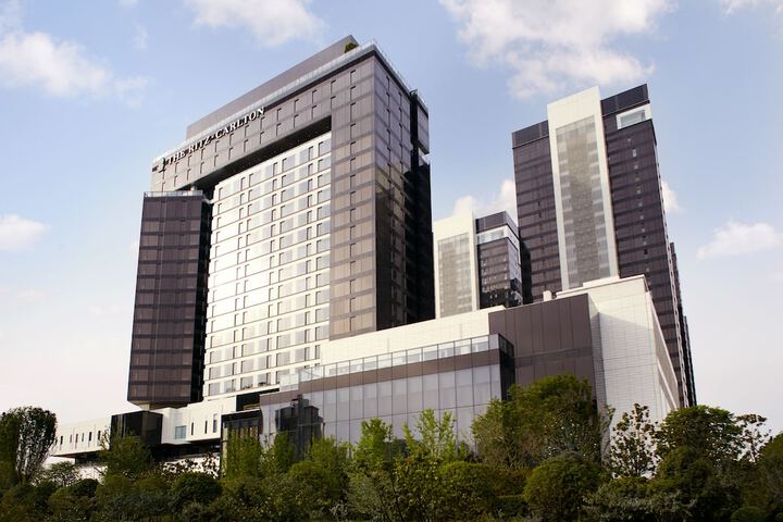 Hotel 100 of 112